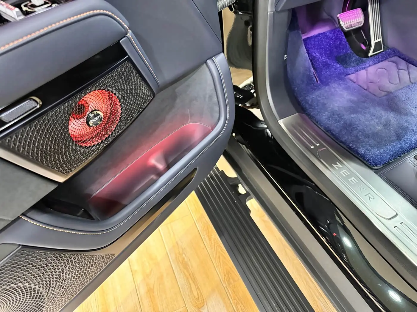 ZEEKR 9X 2026 — Photo 13/20