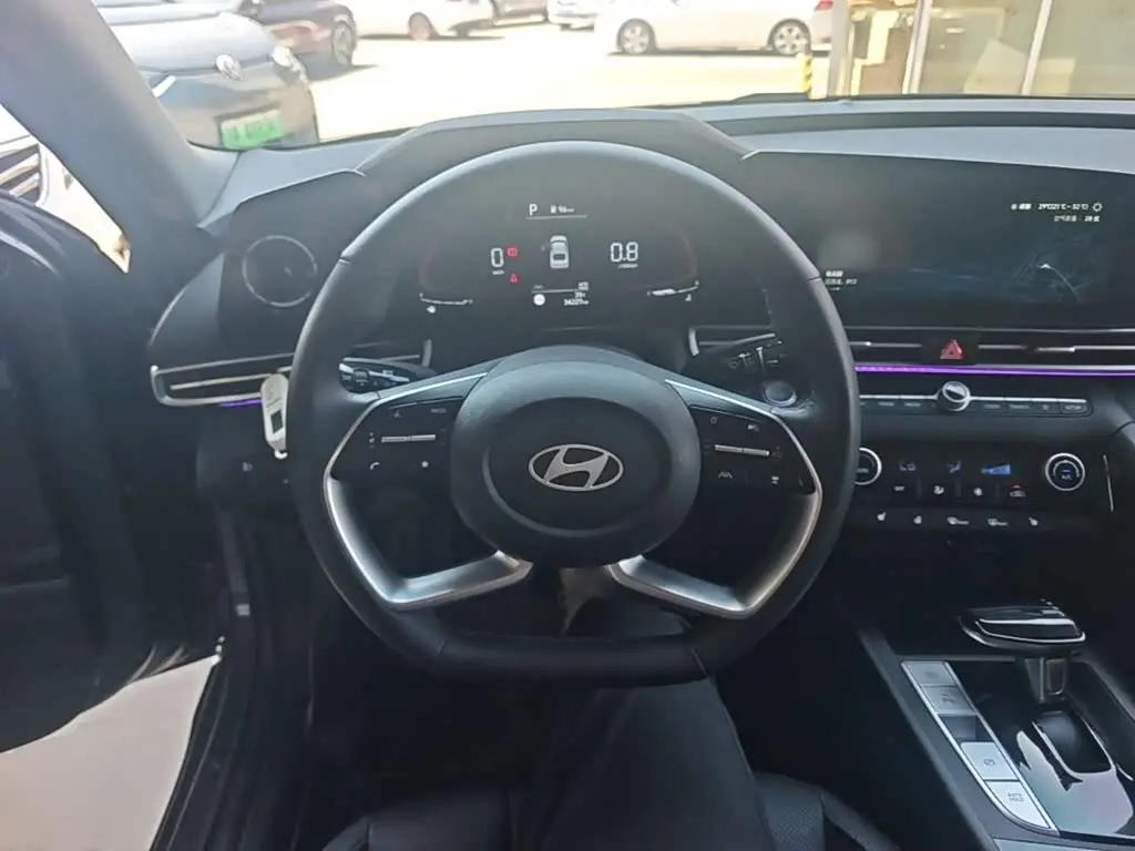 Hyundai Elantra 2025 — Şəkil 11/20
