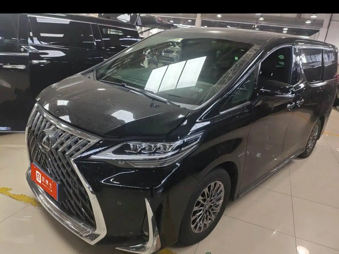 Lexus LM, 2022