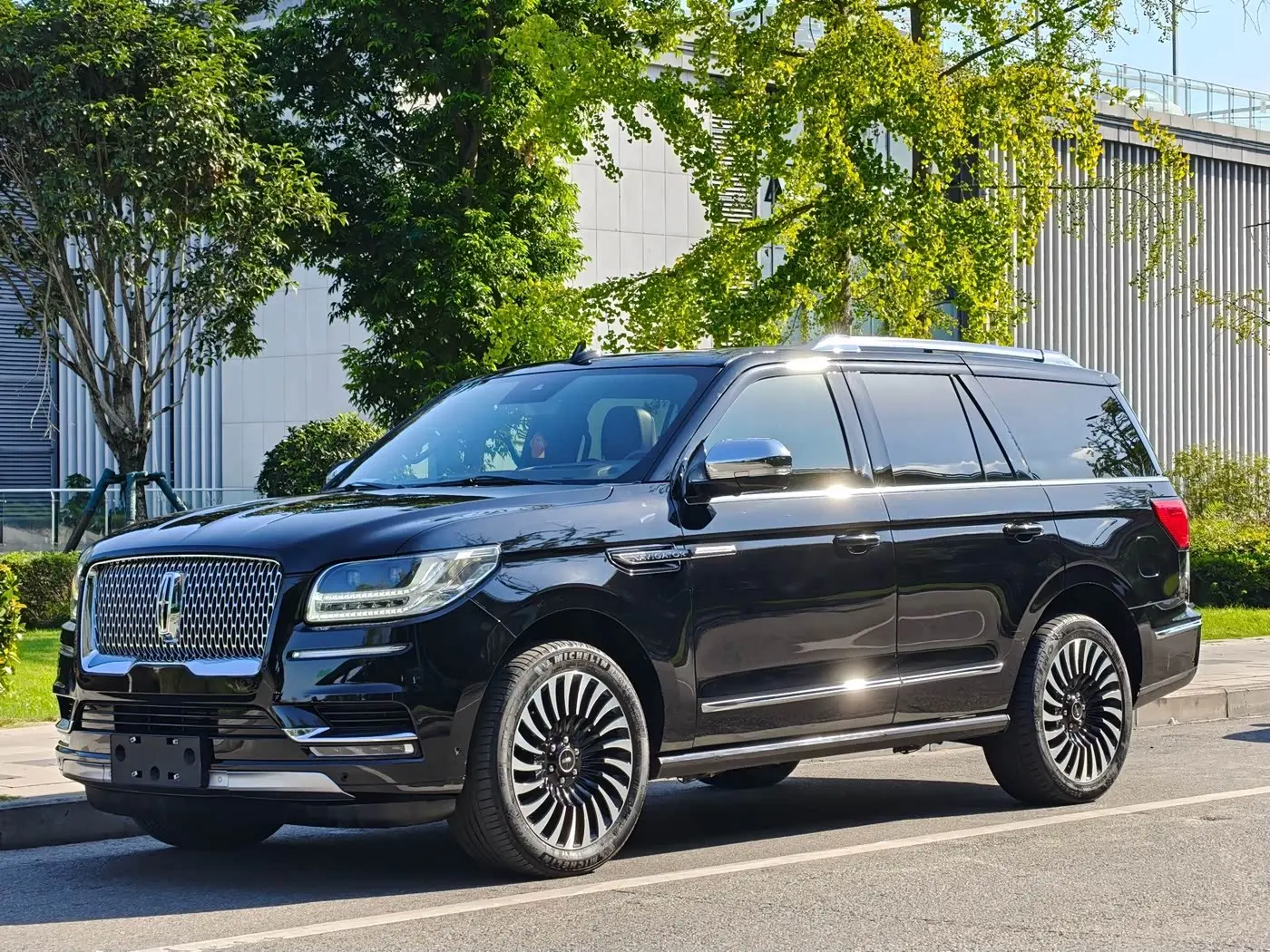 Lincoln Navigator 2021 — Фото 1/20