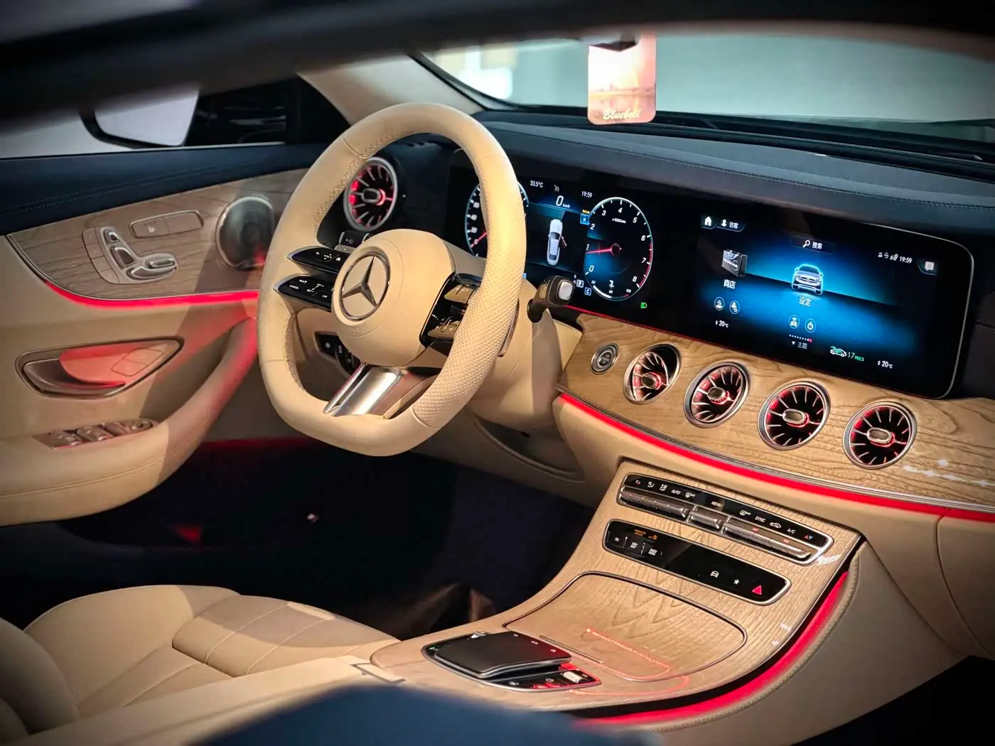 Mercedes-Benz E-Class 2023 — Photo 9/9