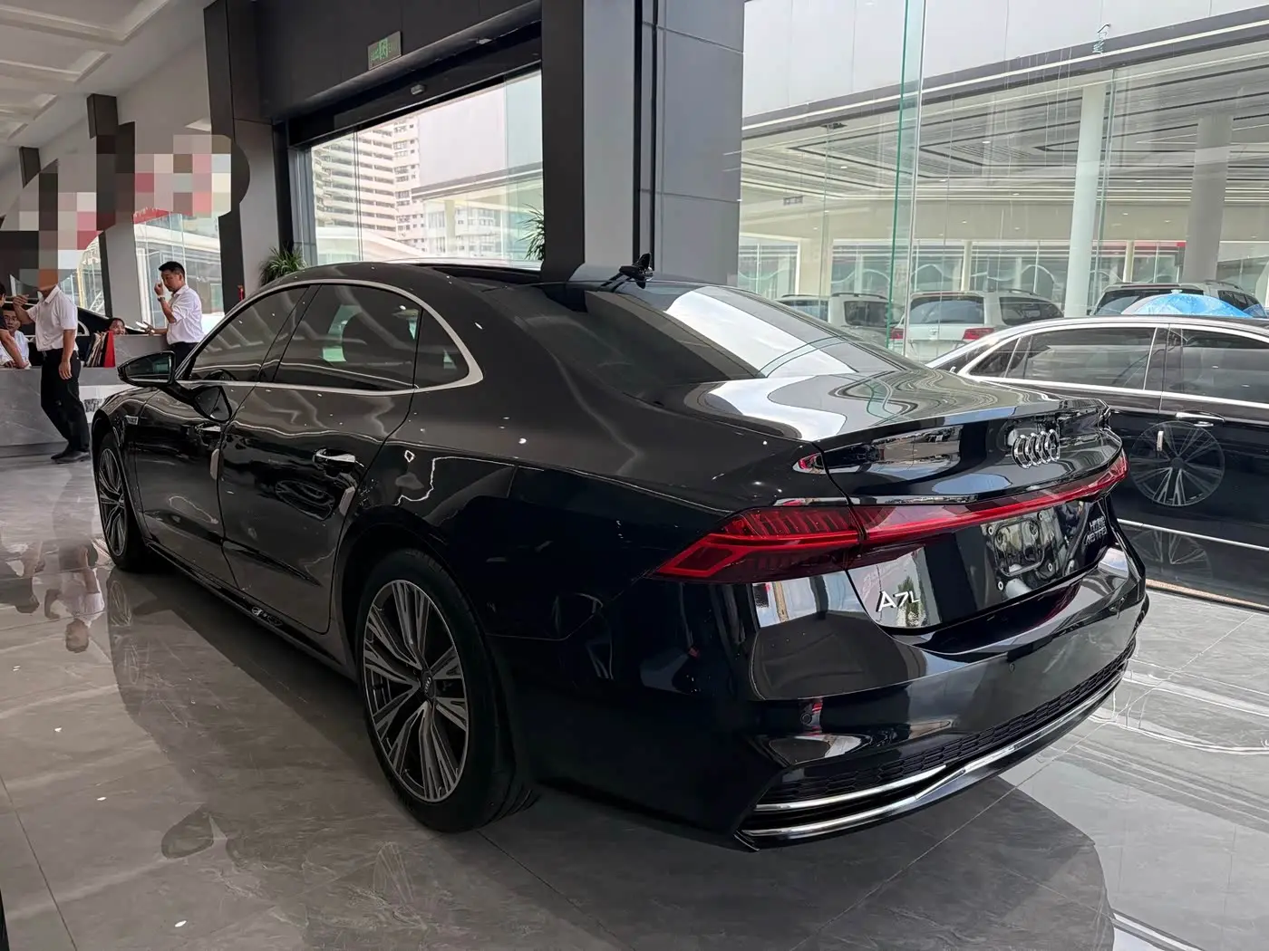 Audi A7L 2023 — Фото 10/10