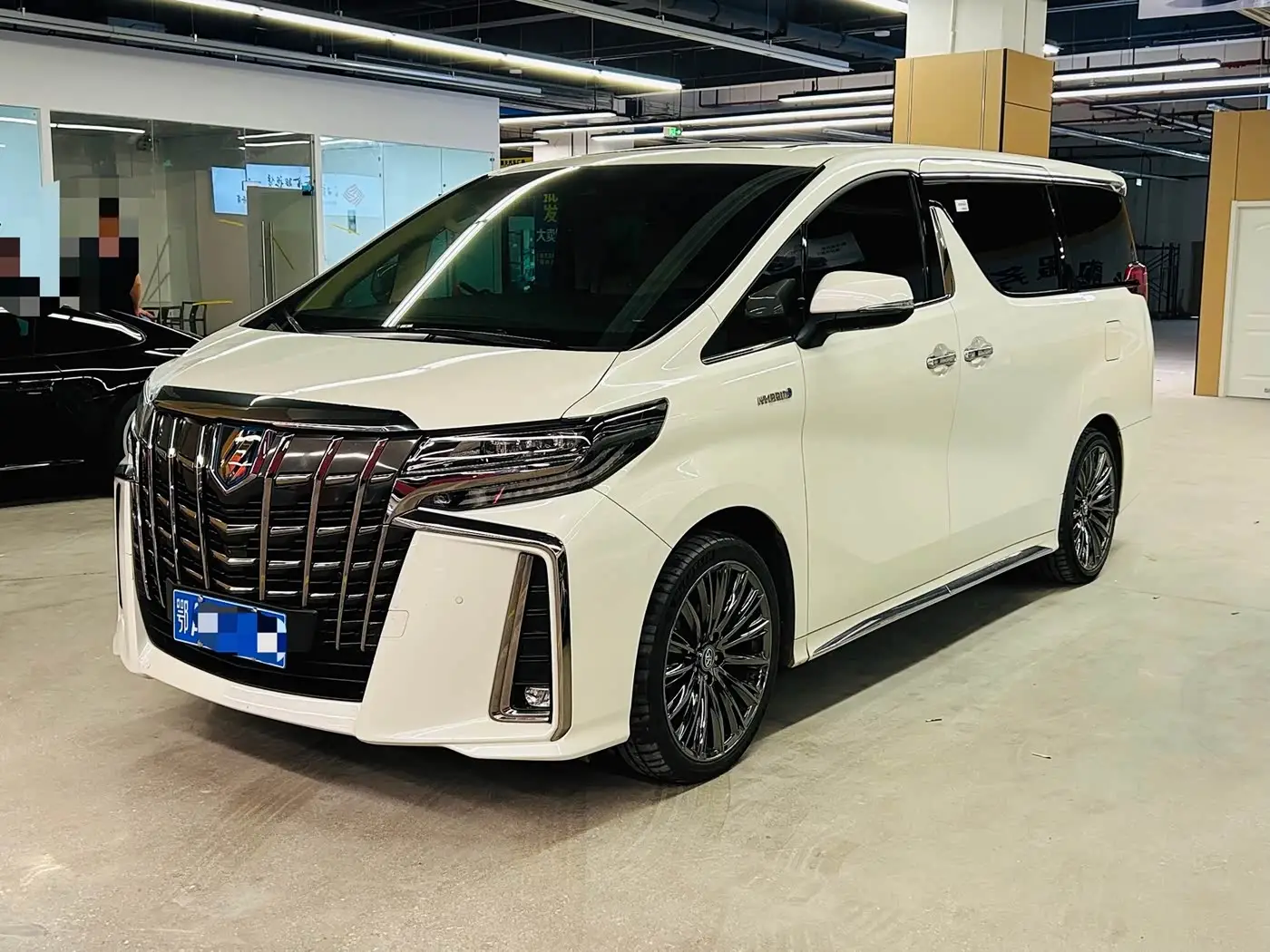 Toyota Alphard, 2022