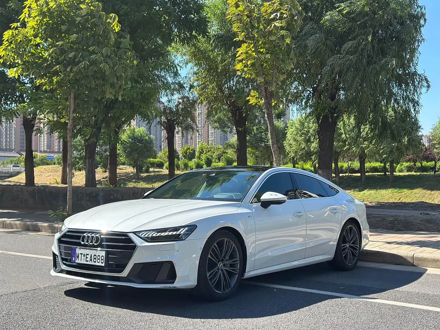 Audi A7 2022 — Фото 1/16