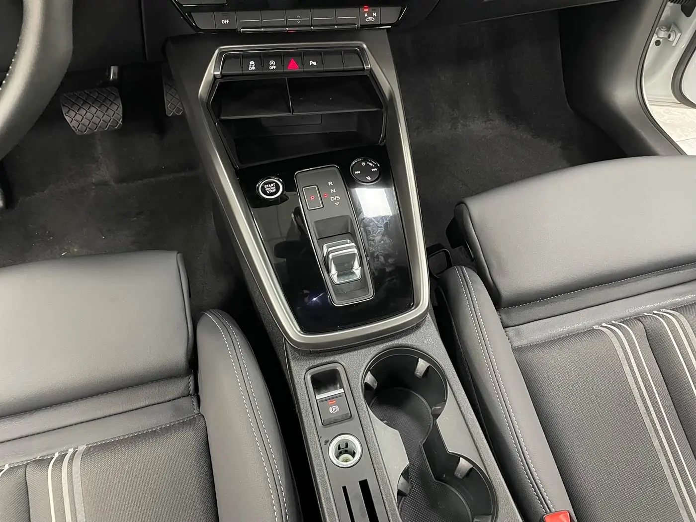 Audi A3 2022 — Photo 11/16
