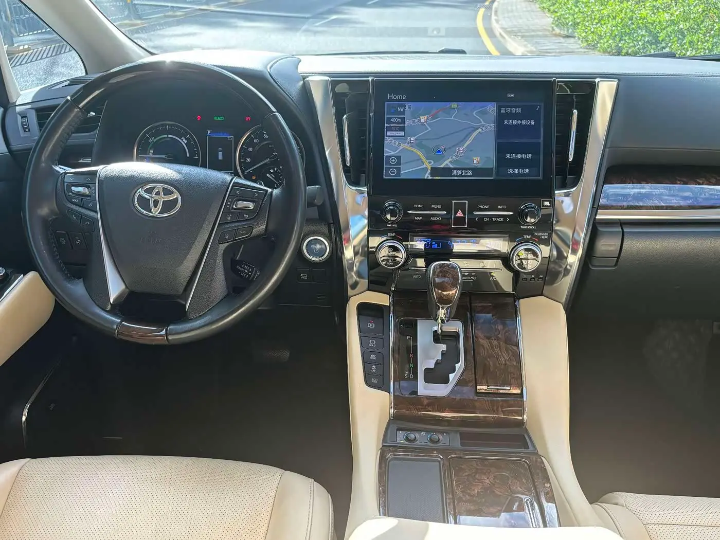 Toyota Alphard 2023 — Photo 9/20