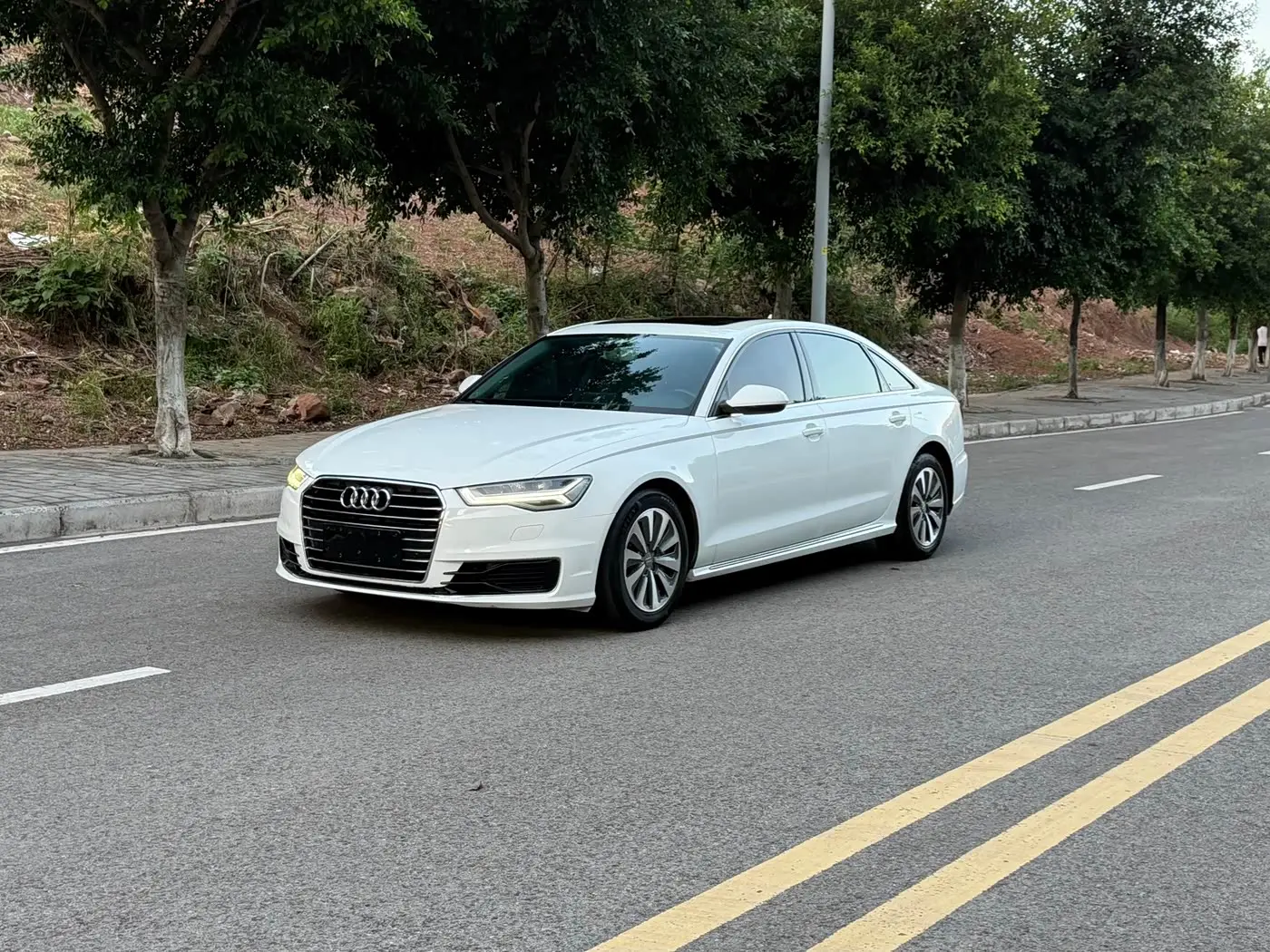 Audi A6L 2017 — Photo 1/16