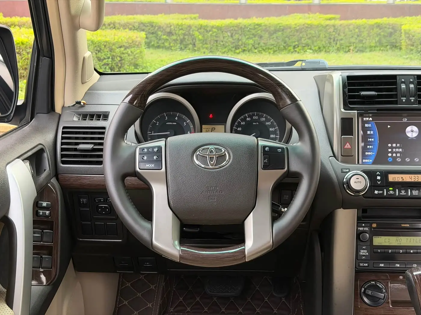 Toyota Prado 2013 — Photo 10/20