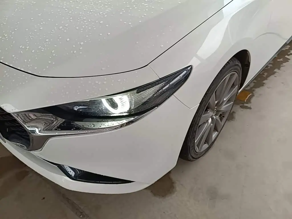 Mazda Mazda3 Axela 2022 — Photo 18/20