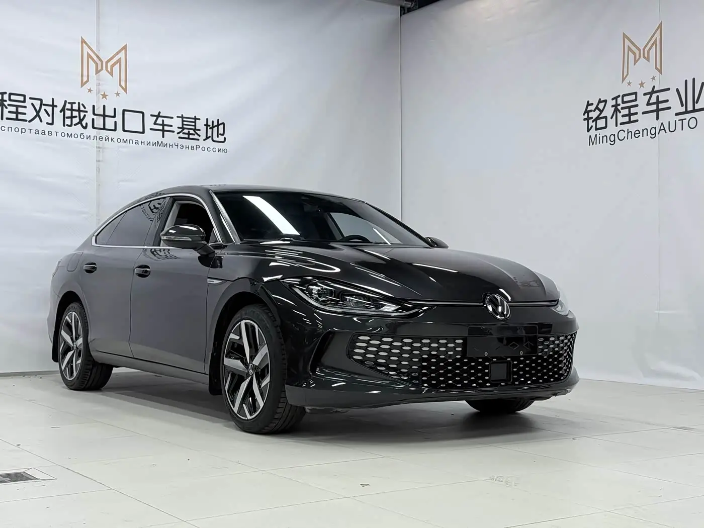 Volkswagen Lamando 2023 — Photo 3/20