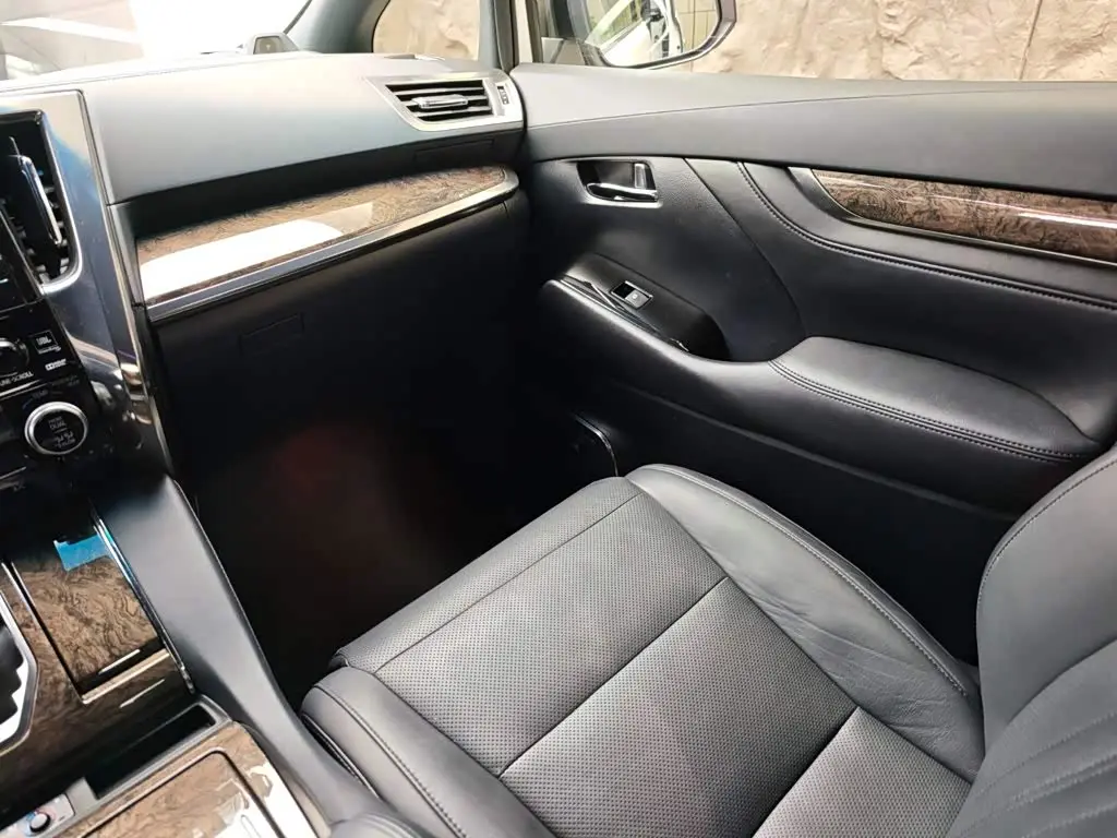 Toyota Vellfire 2020 — Photo 15/18