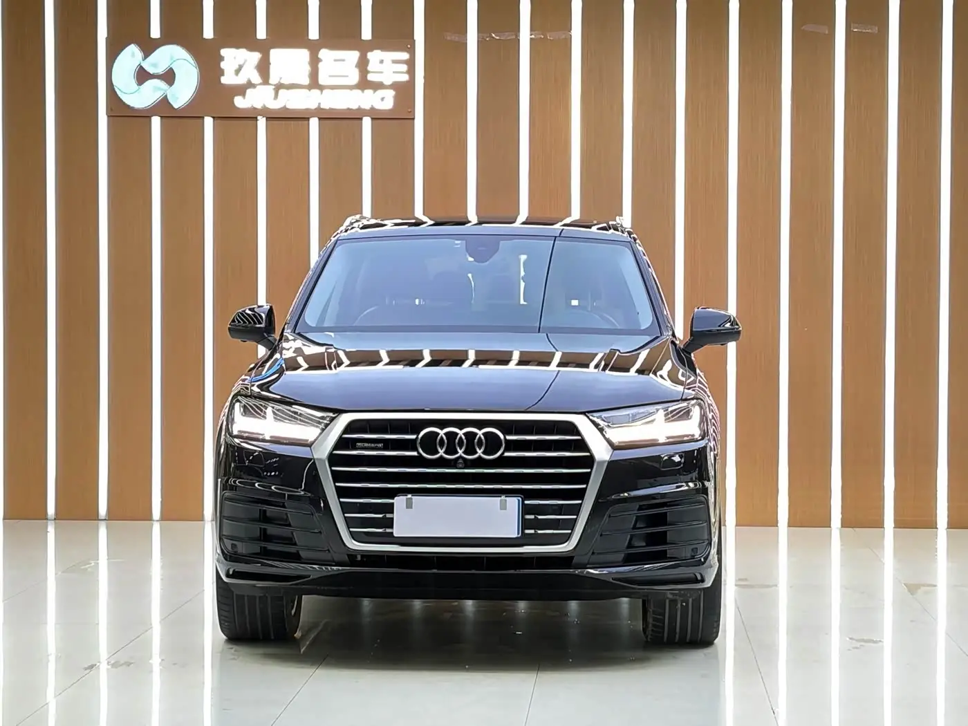 Audi Q7 2019 — Фото 2/16