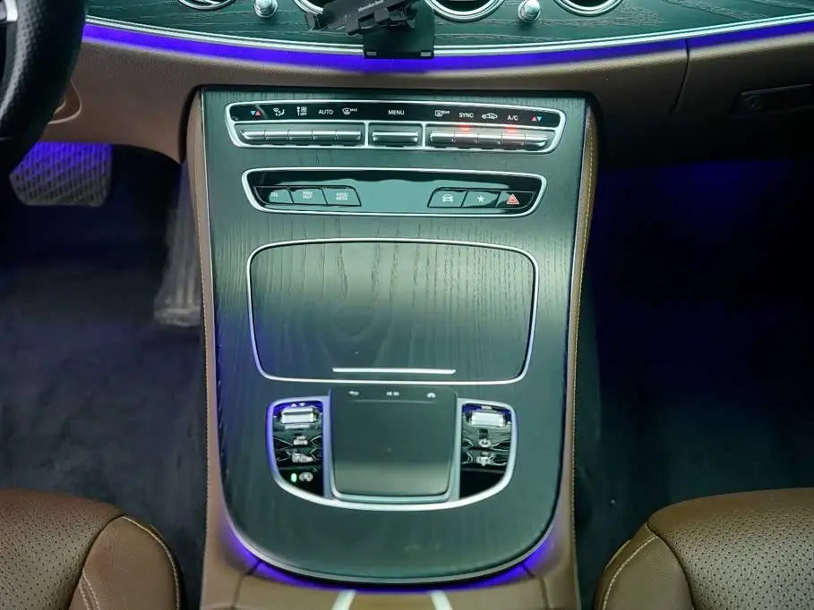 Mercedes-Benz E-Class 2021 — Фото 18/20