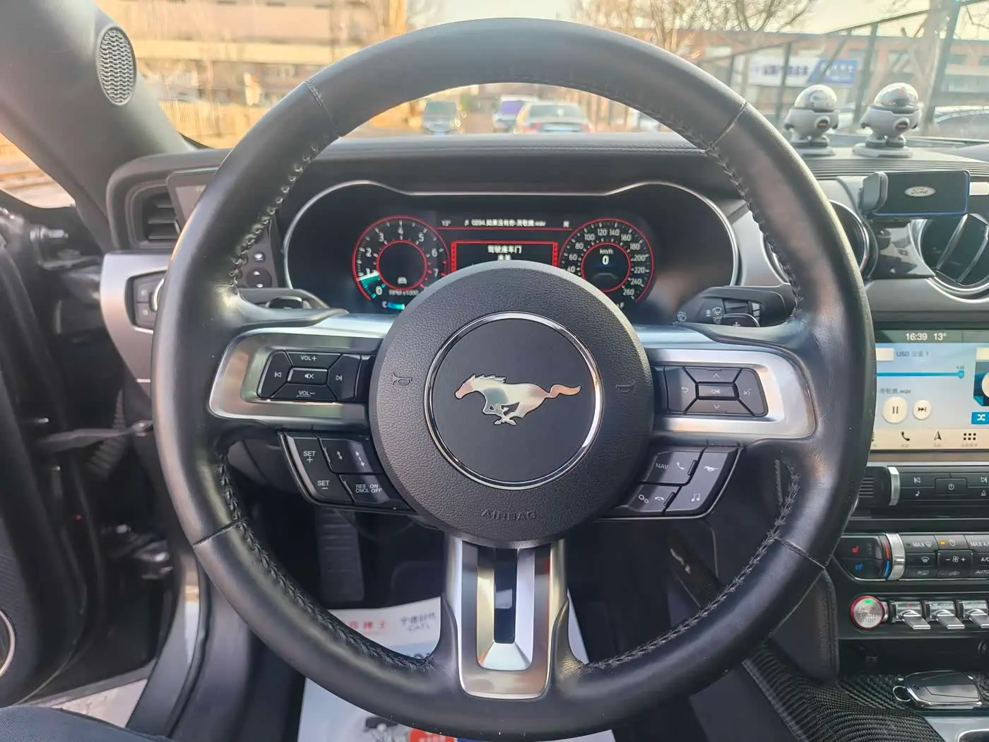 Ford Mustang 2019 — Фото 17/20