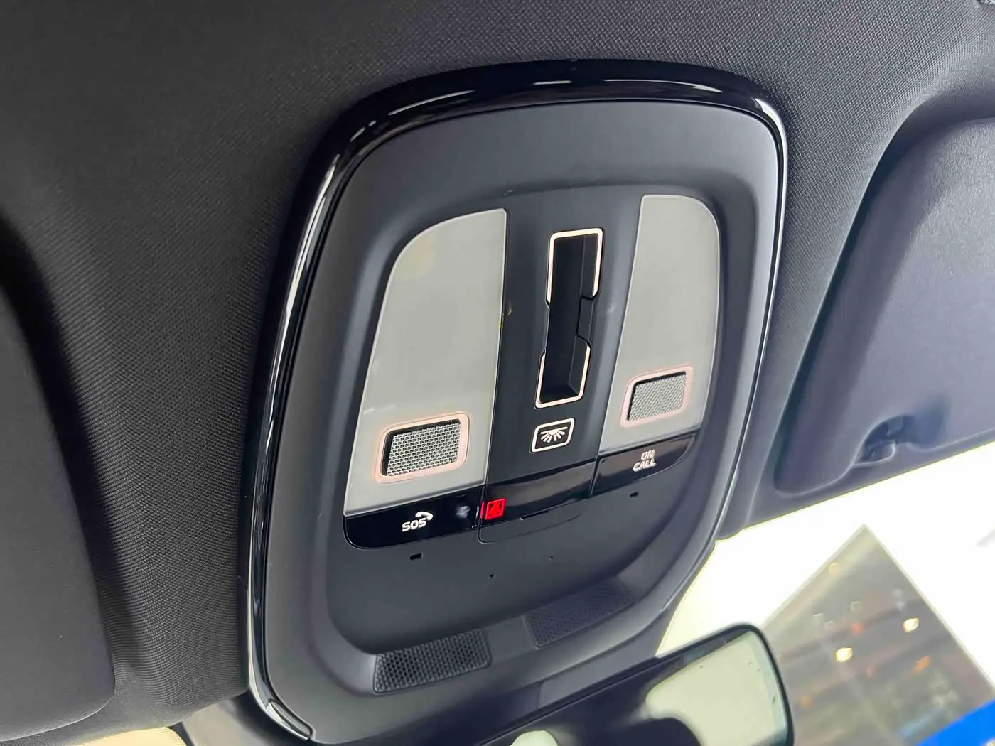Volvo XC60 Plug-in Hybrid 2022 — Фото 19/20