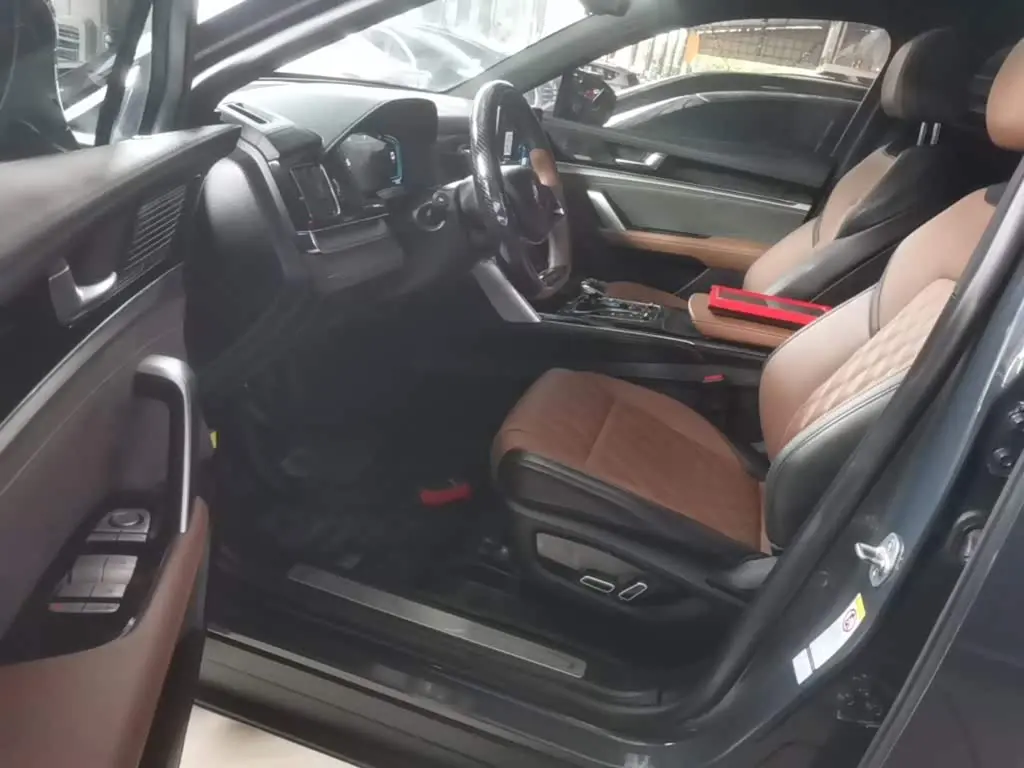 BYD Tang New Energy 2023 — Photo 15/19