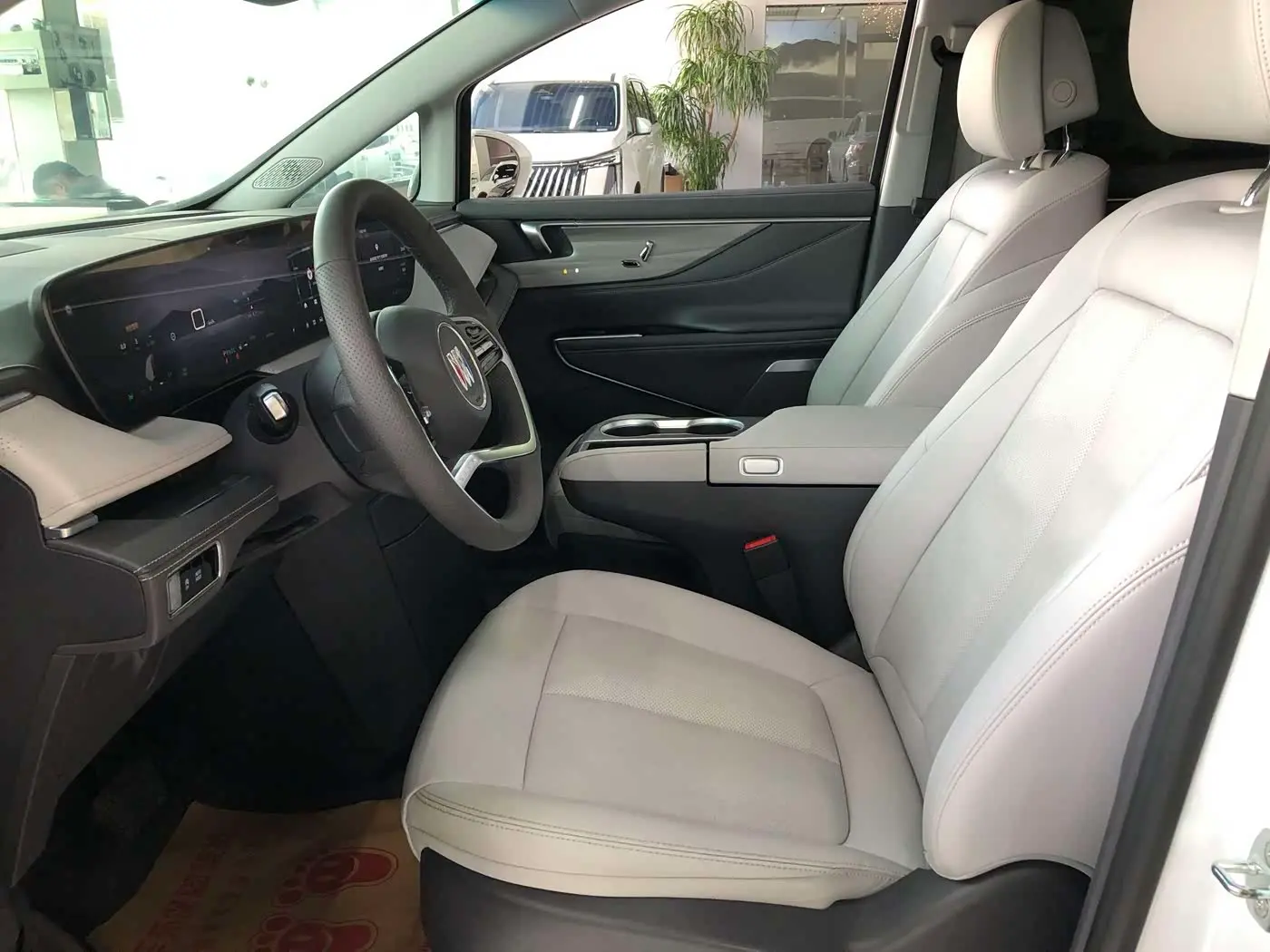 Buick GL8 2025 — Photo 10/20