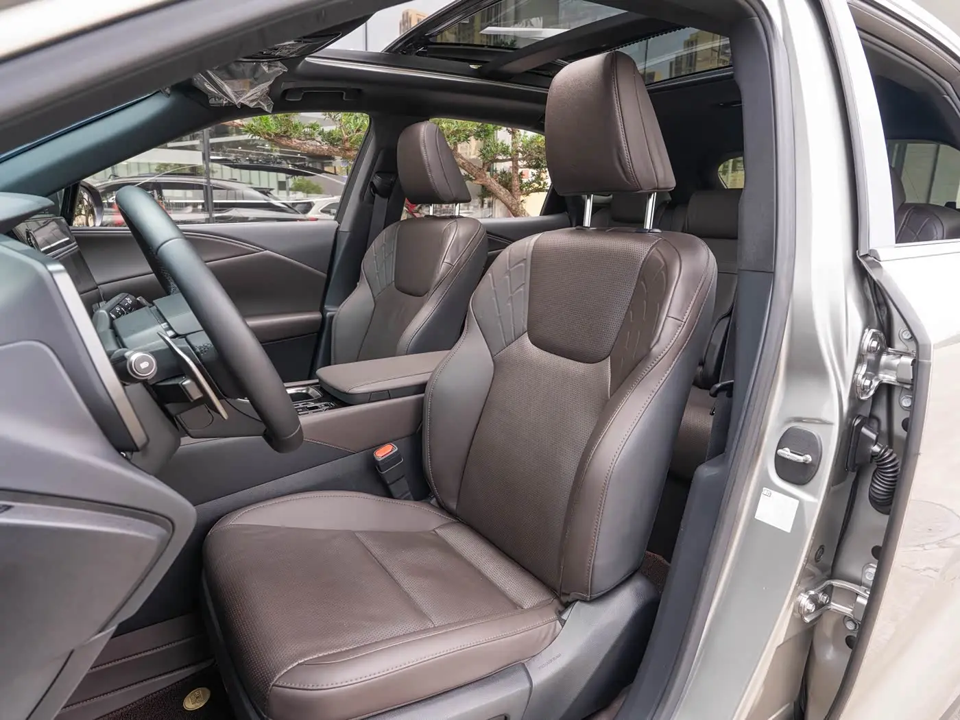 Lexus RX 2025 — Photo 11/20
