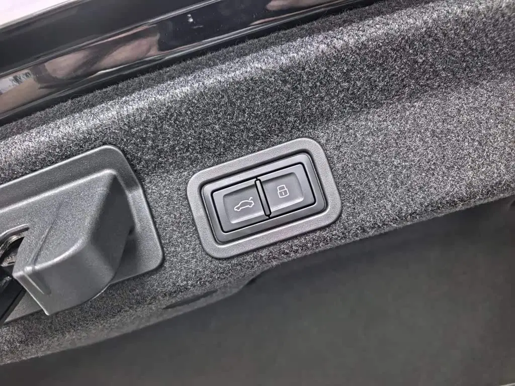 Audi A6L 2023 — Photo 16/17