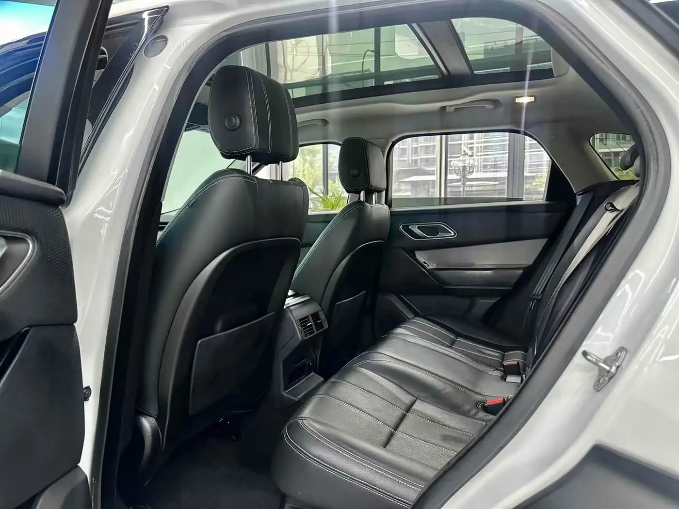 Land Rover Range Rover Velar 2018 — Photo 6/9