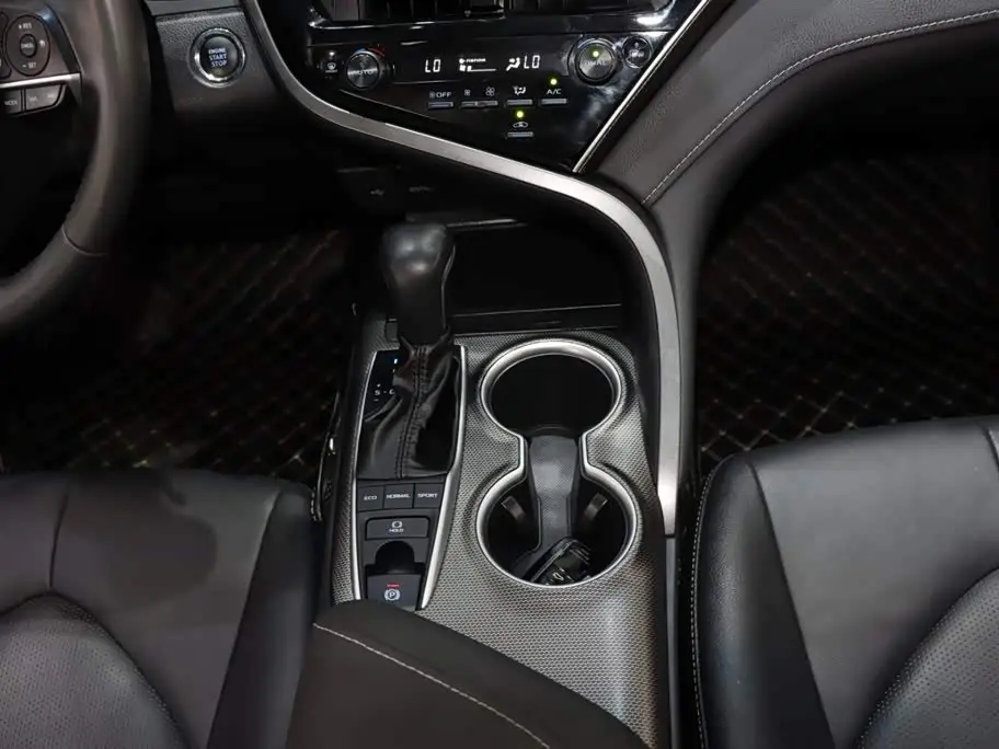 Toyota Camry 2022 — Фото 15/20