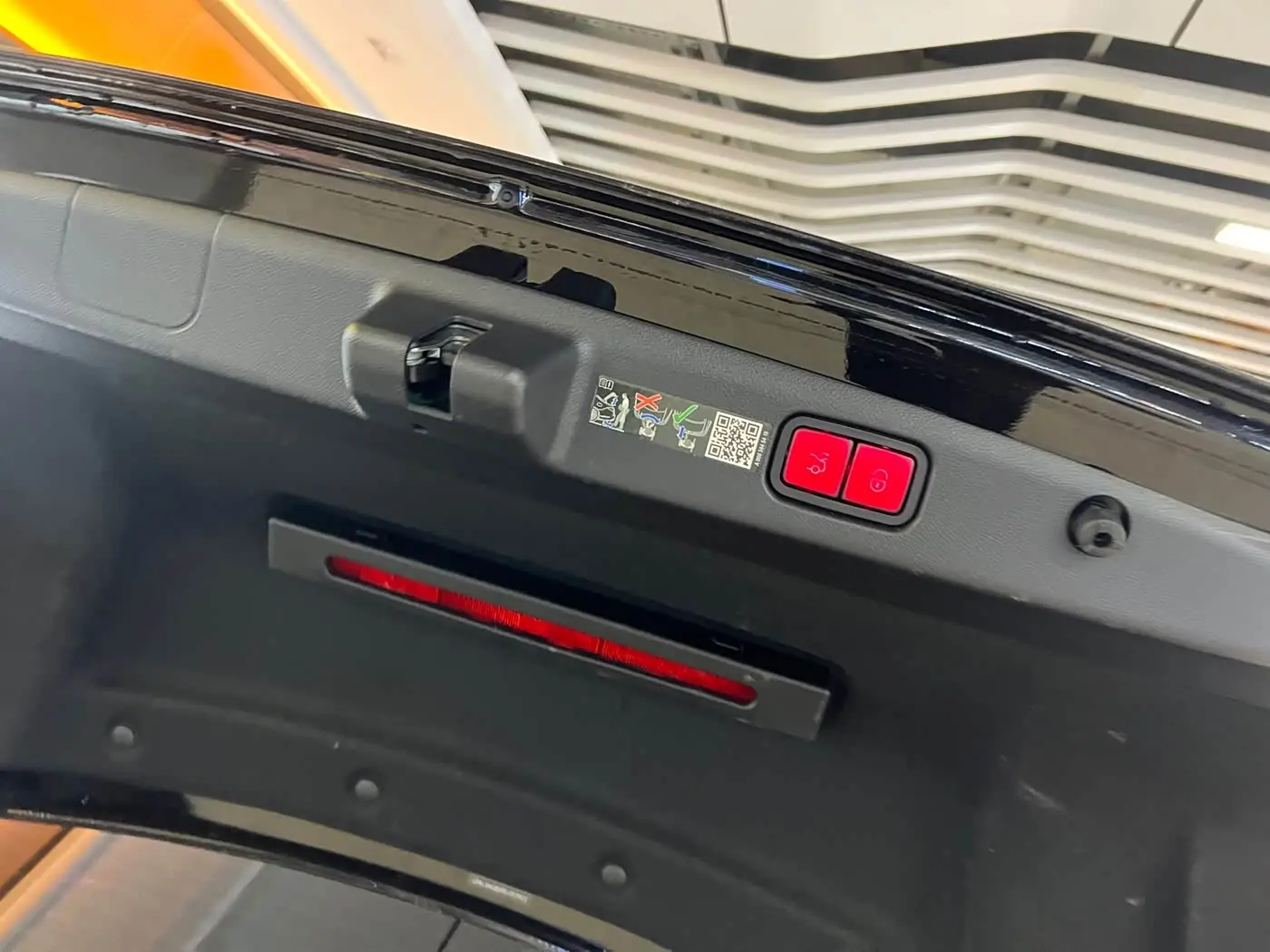 Mercedes-Benz E-Class 2024 — Photo 15/15