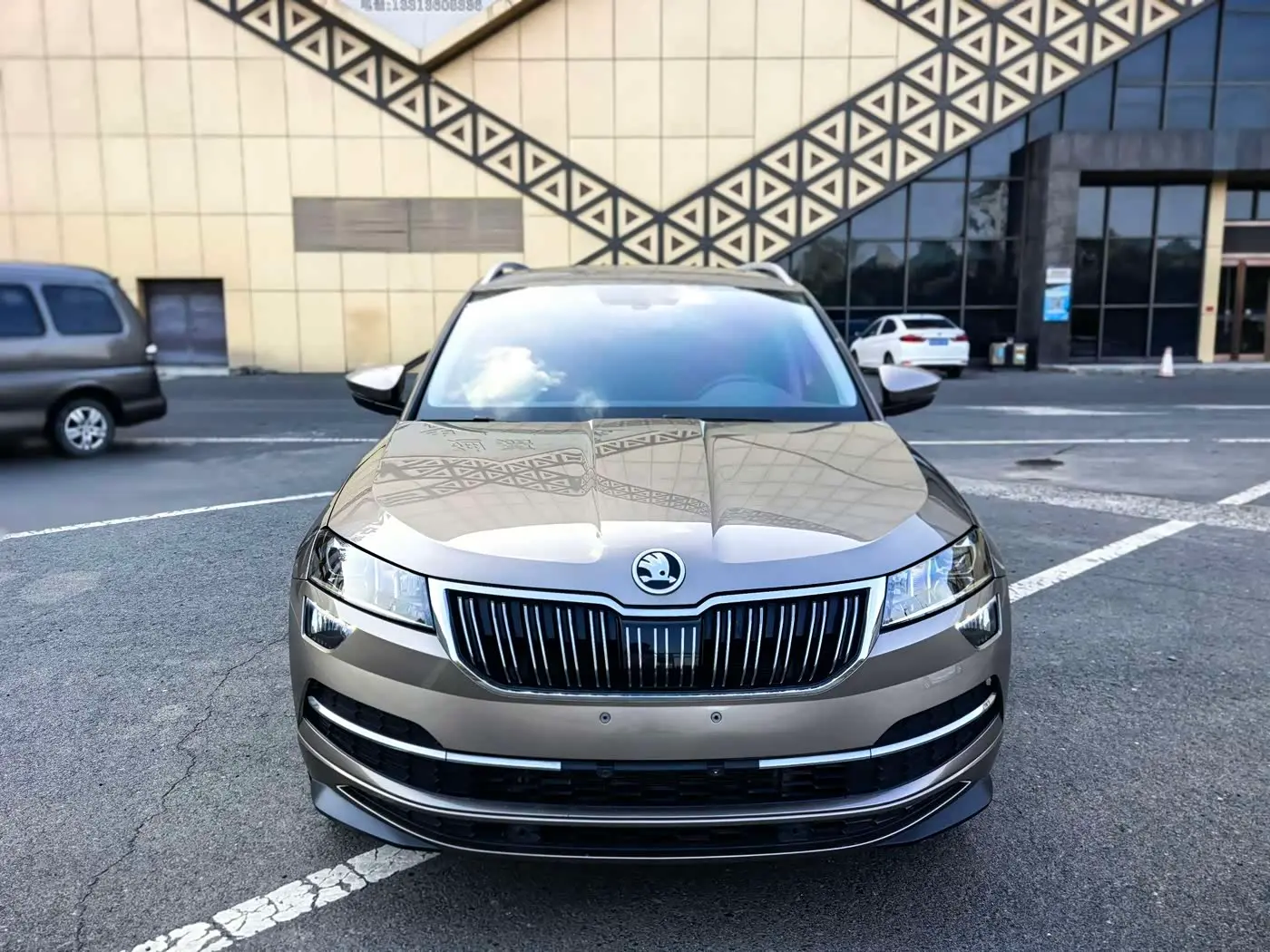 Škoda Karoq 2022 — Фото 2/20