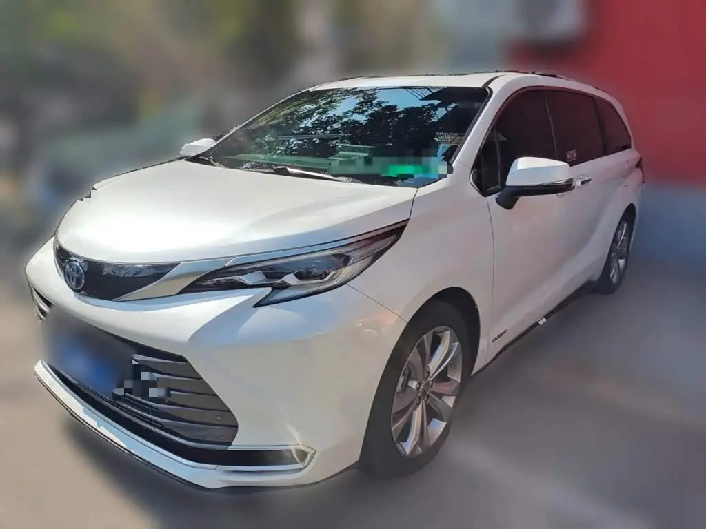 Toyota Sienna 2023 — Photo 1/19