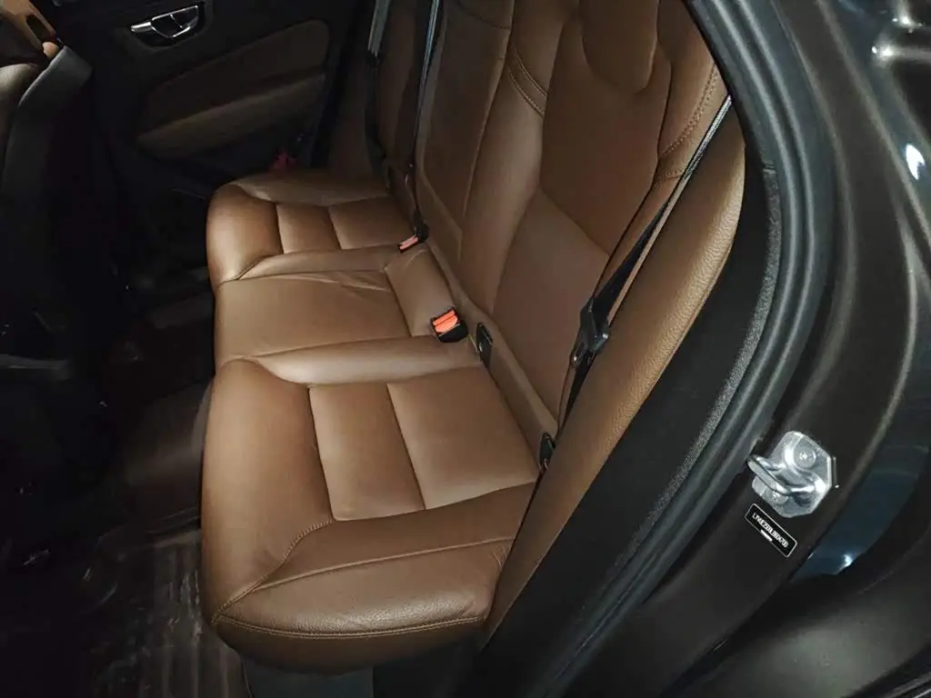Volvo XC60 2020 — Фото 14/20