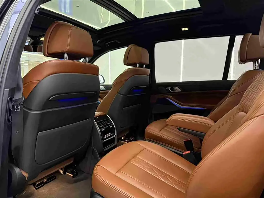 BMW X7 2021 — Photo 14/20