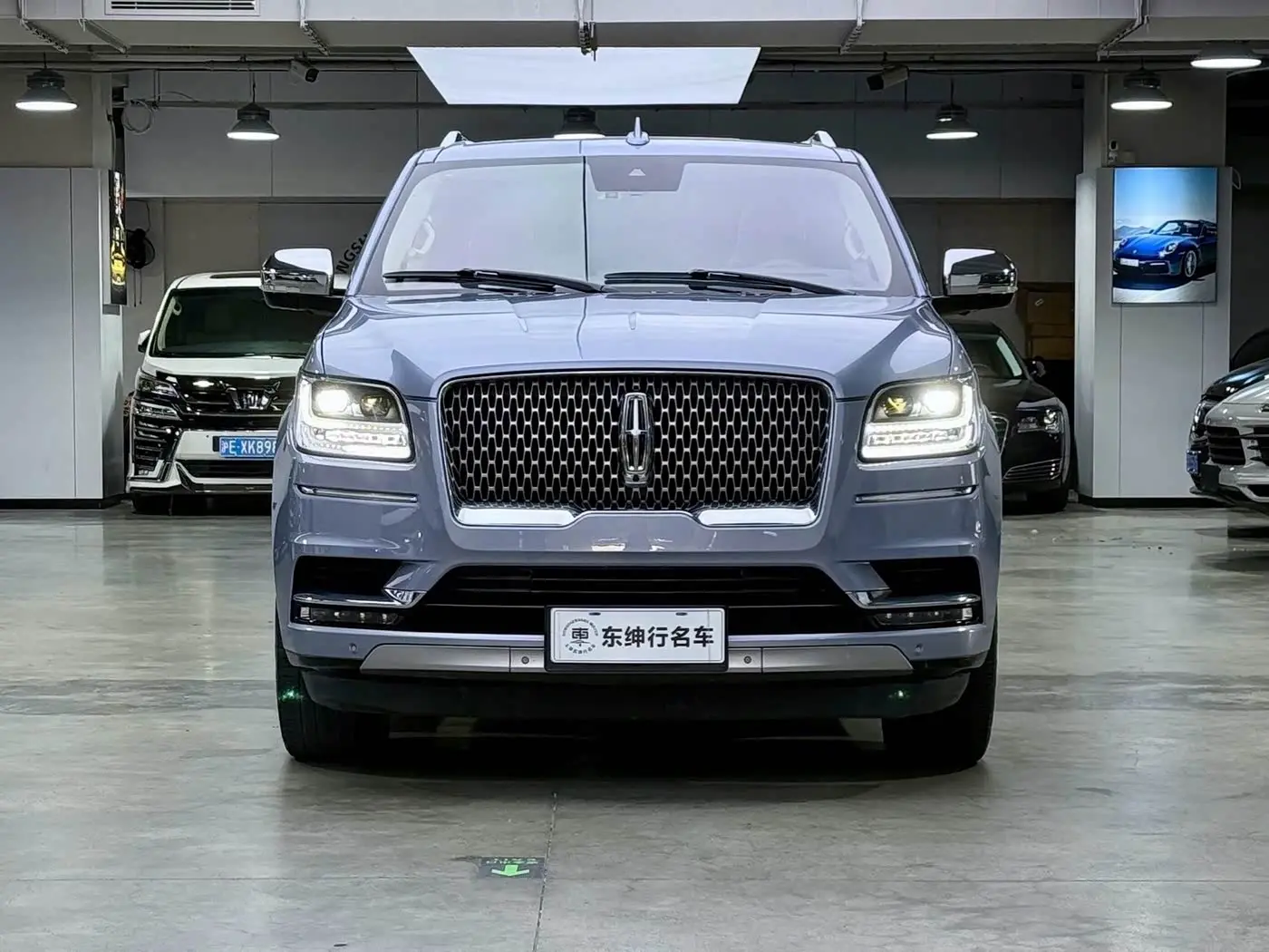 Lincoln Navigator 2019 — Photo 2/20
