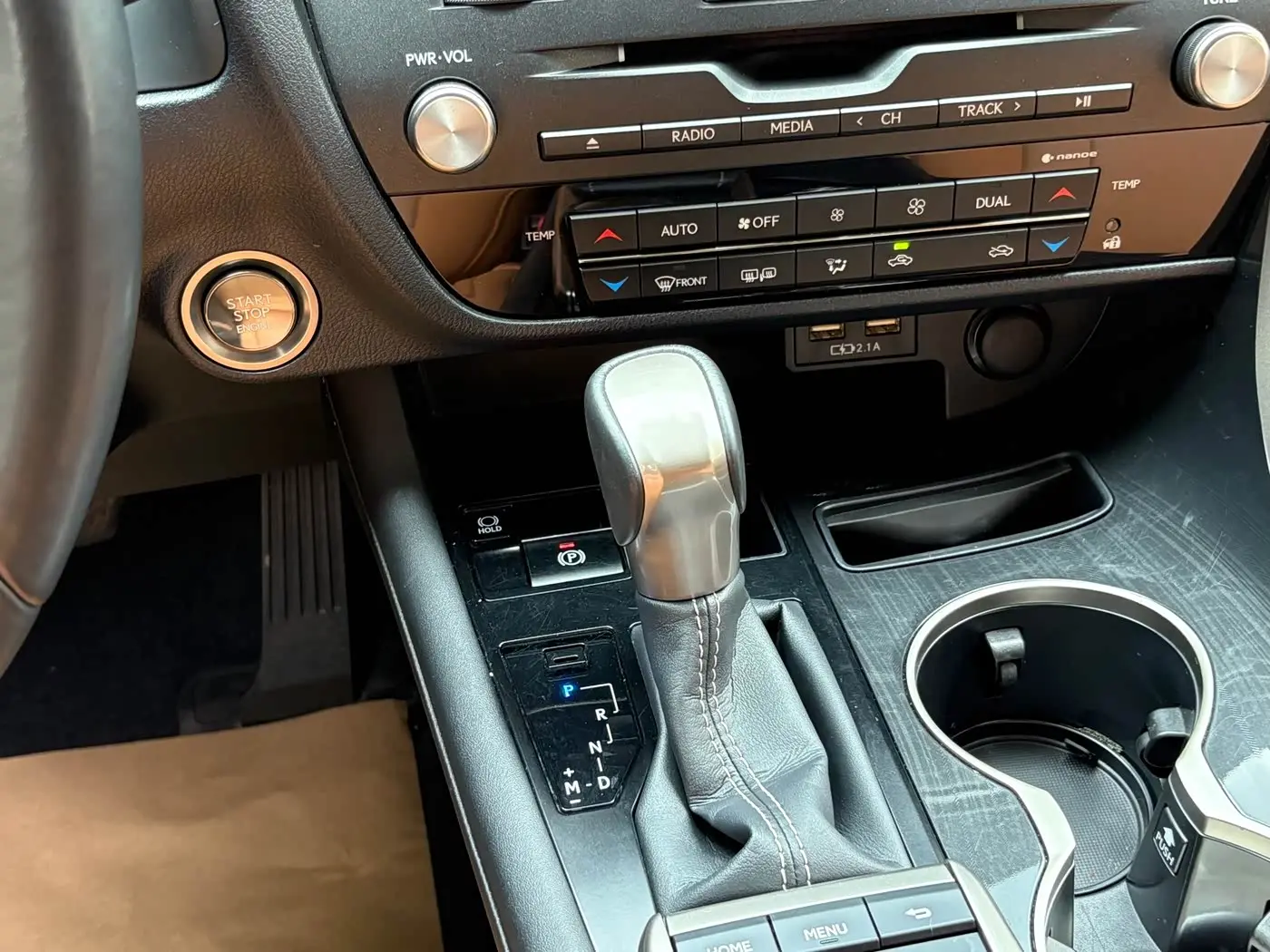 Lexus RX 2022 — Photo 12/18