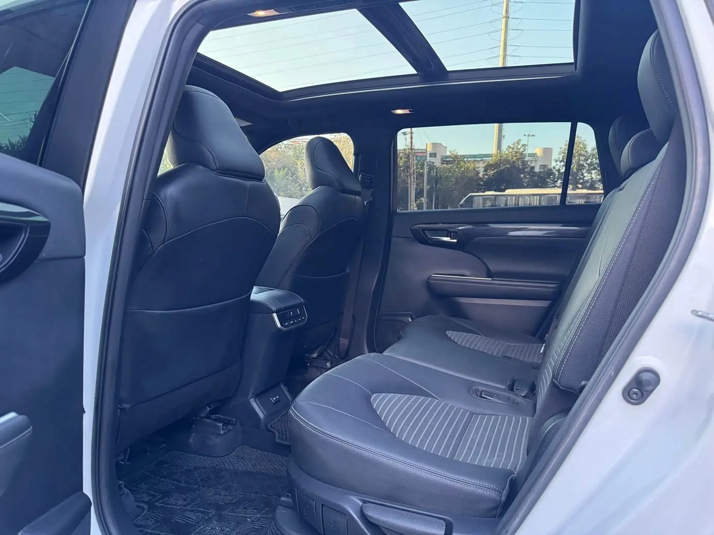 Toyota Crown Kluger 2024 — Photo 5/17