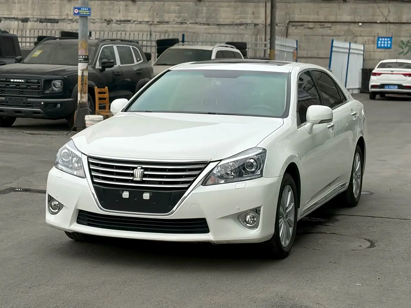 Toyota Crown 2015 — Фото 3/9