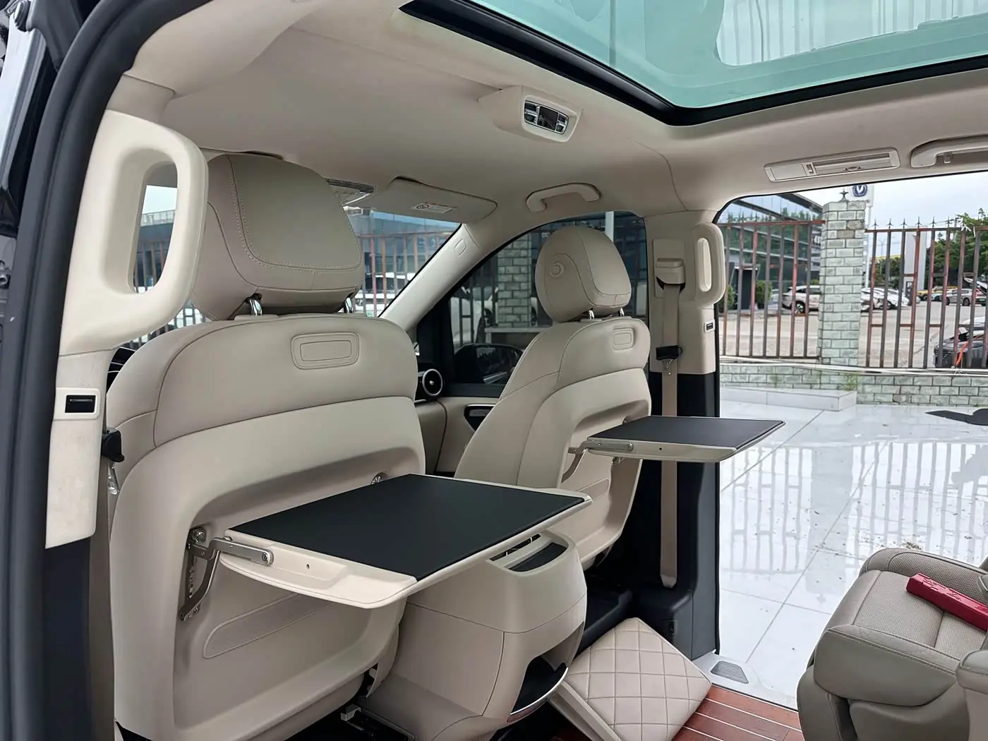 Mercedes-Benz V-Class 2019 — Photo 10/15