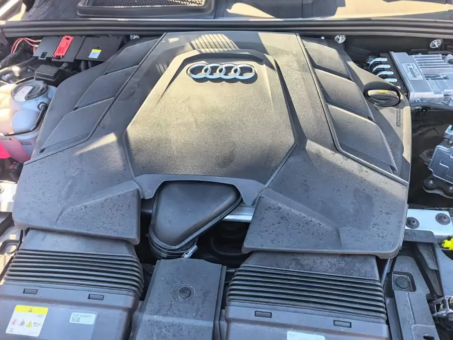 Audi Q7 2023 — Photo 10/16