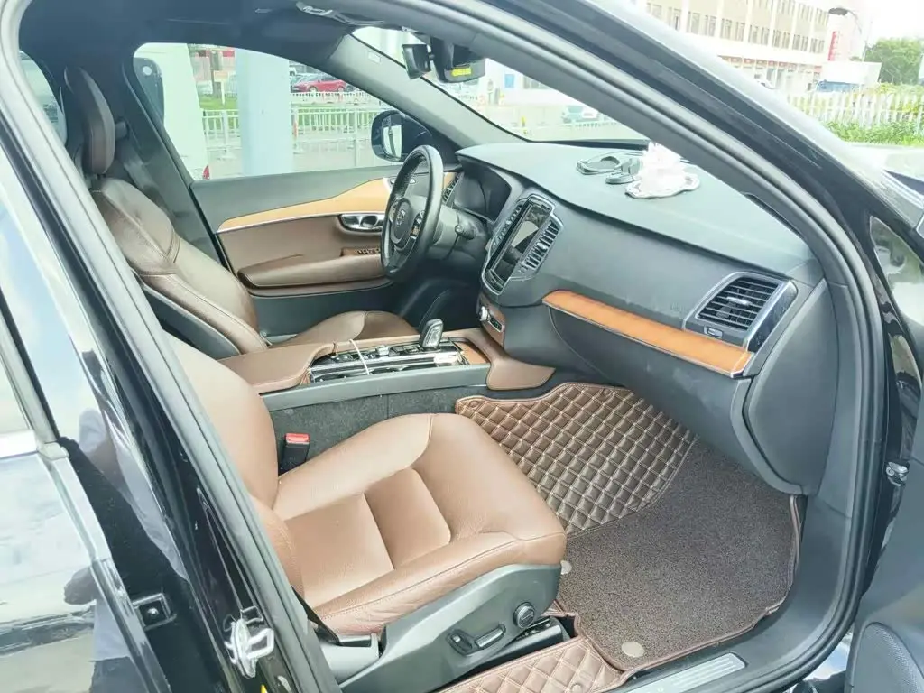 Volvo XC90 2020 — Photo 10/14