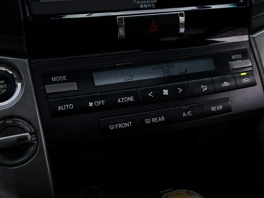 Toyota Land Cruiser 2012 — Фото 9/19