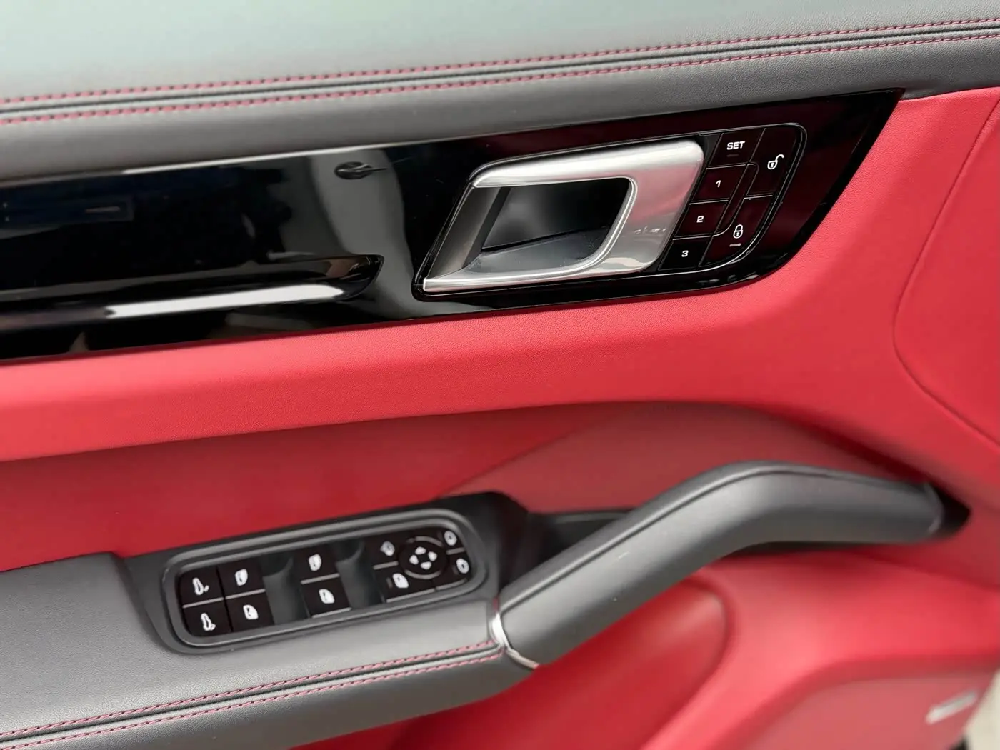 Porsche Cayenne 2019 — Фото 10/20