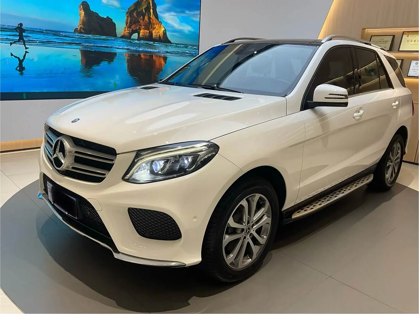 Mercedes-Benz GLE 2017 — Photo 1/20