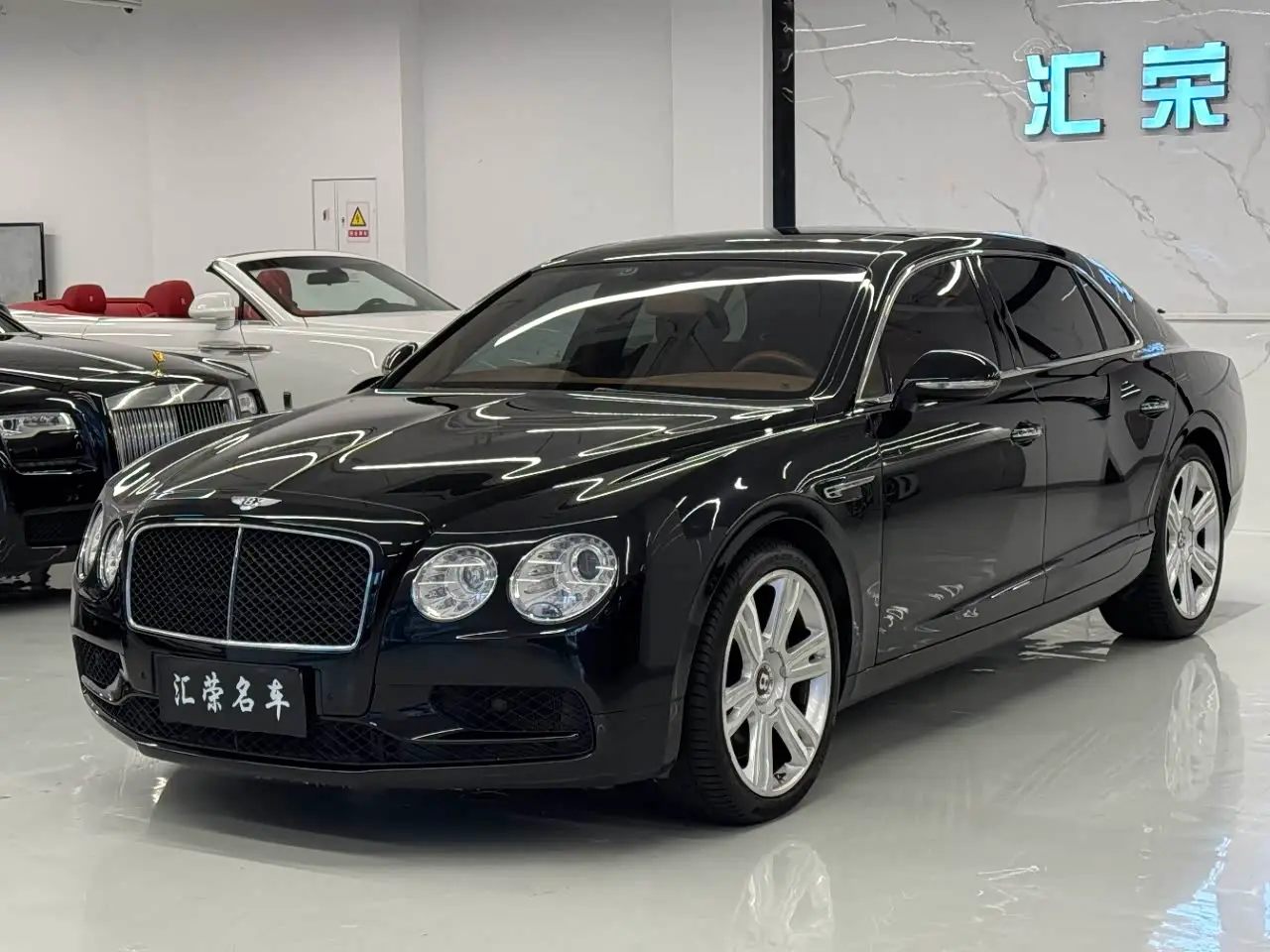 Bentley Flying Spur 2020 — Фото 1/10