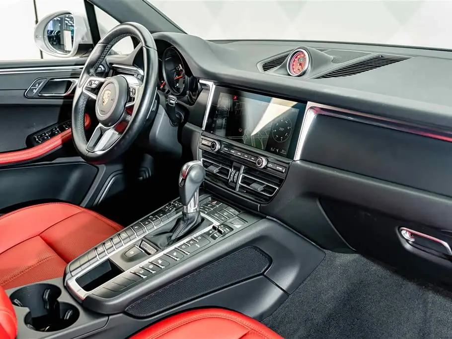 Porsche Macan 2021 — Фото 17/20