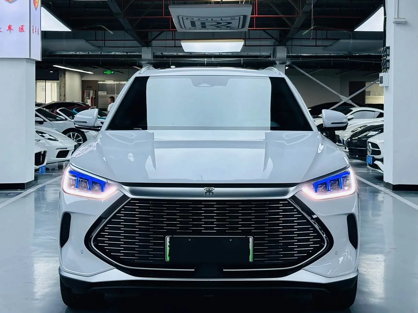 BYD Song PLUS PHEV 2023 — Photo 2/15