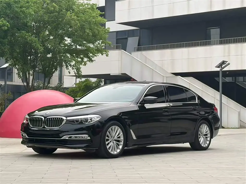 BMW 5 Series 2018 — Фото 2/11