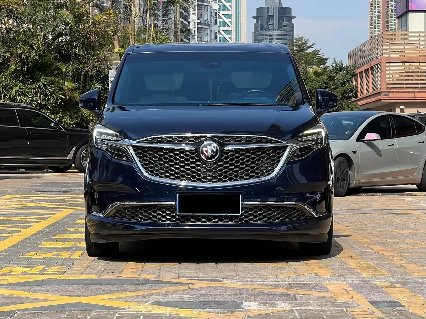 Buick GL8 2021 — Photo 2/20