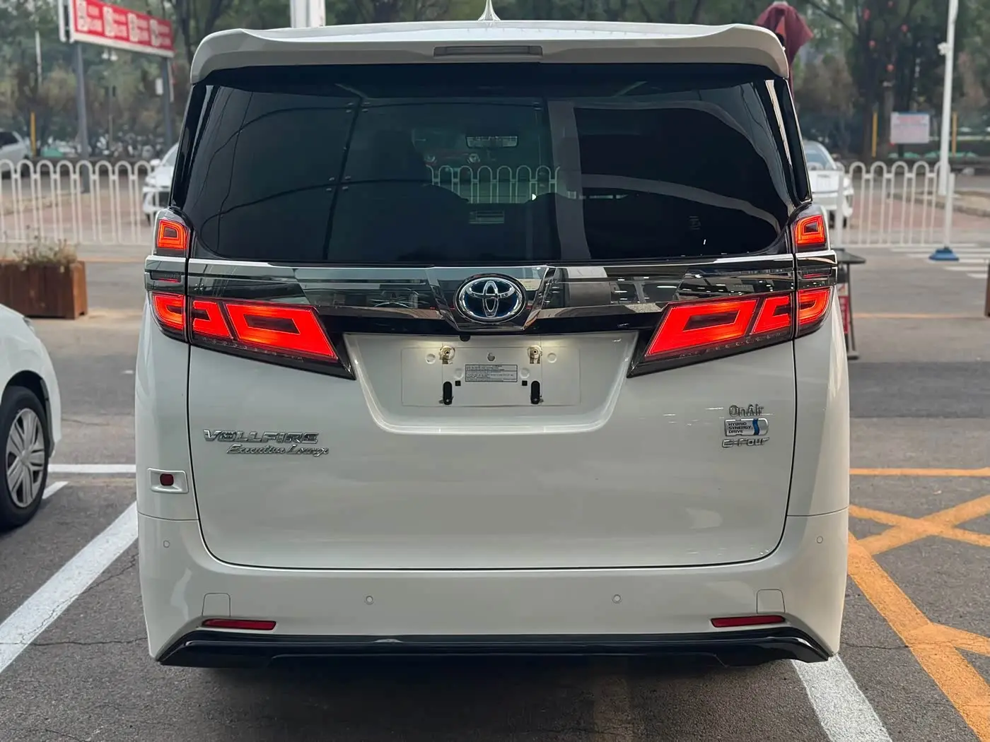 Toyota Vellfire 2021 — Photo 6/15