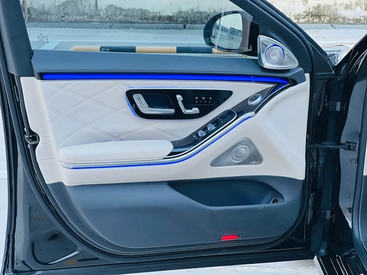 Mercedes-Benz Maybach S-Class 2023 — Фото 17/19