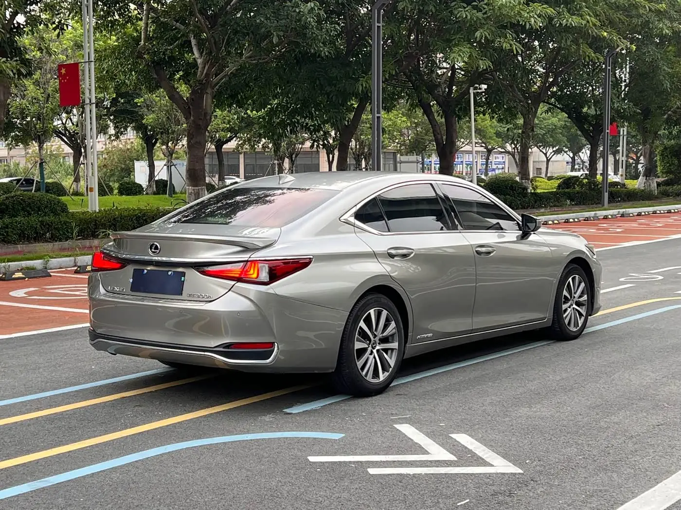 Lexus ES 2019 — Photo 9/10