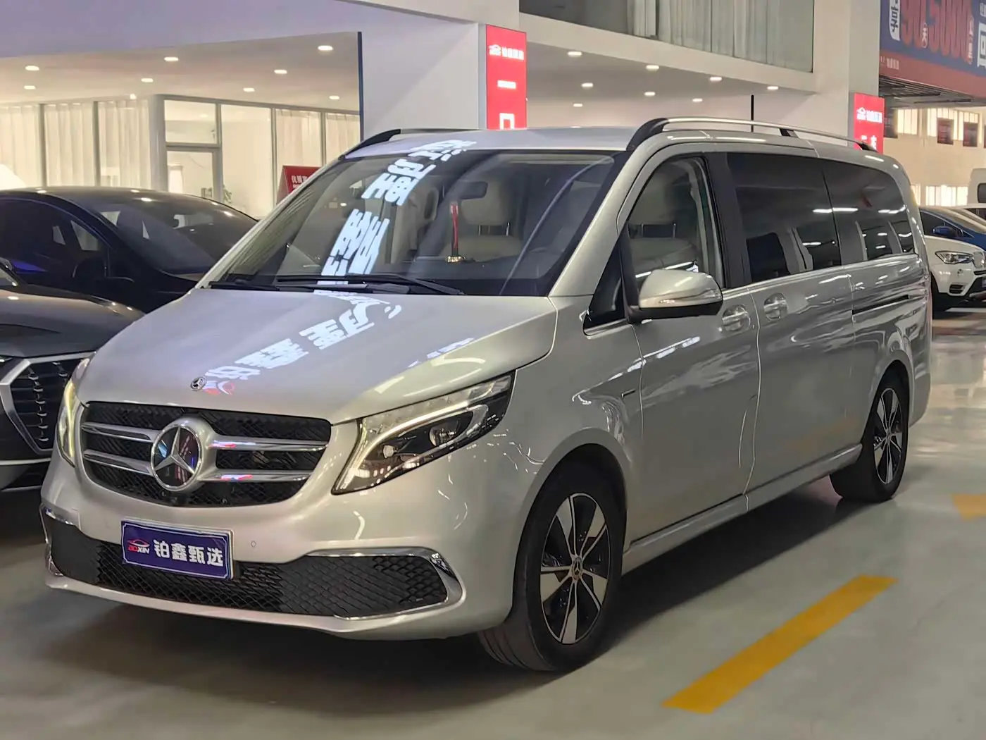 Mercedes-Benz V-Class 2022 — Фото 1/15