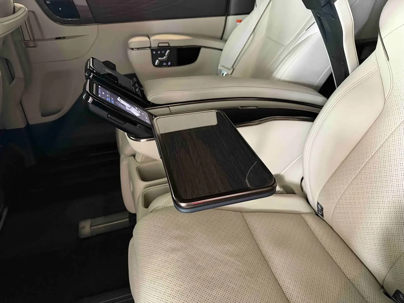 Toyota Vellfire 2023 — Photo 14/20